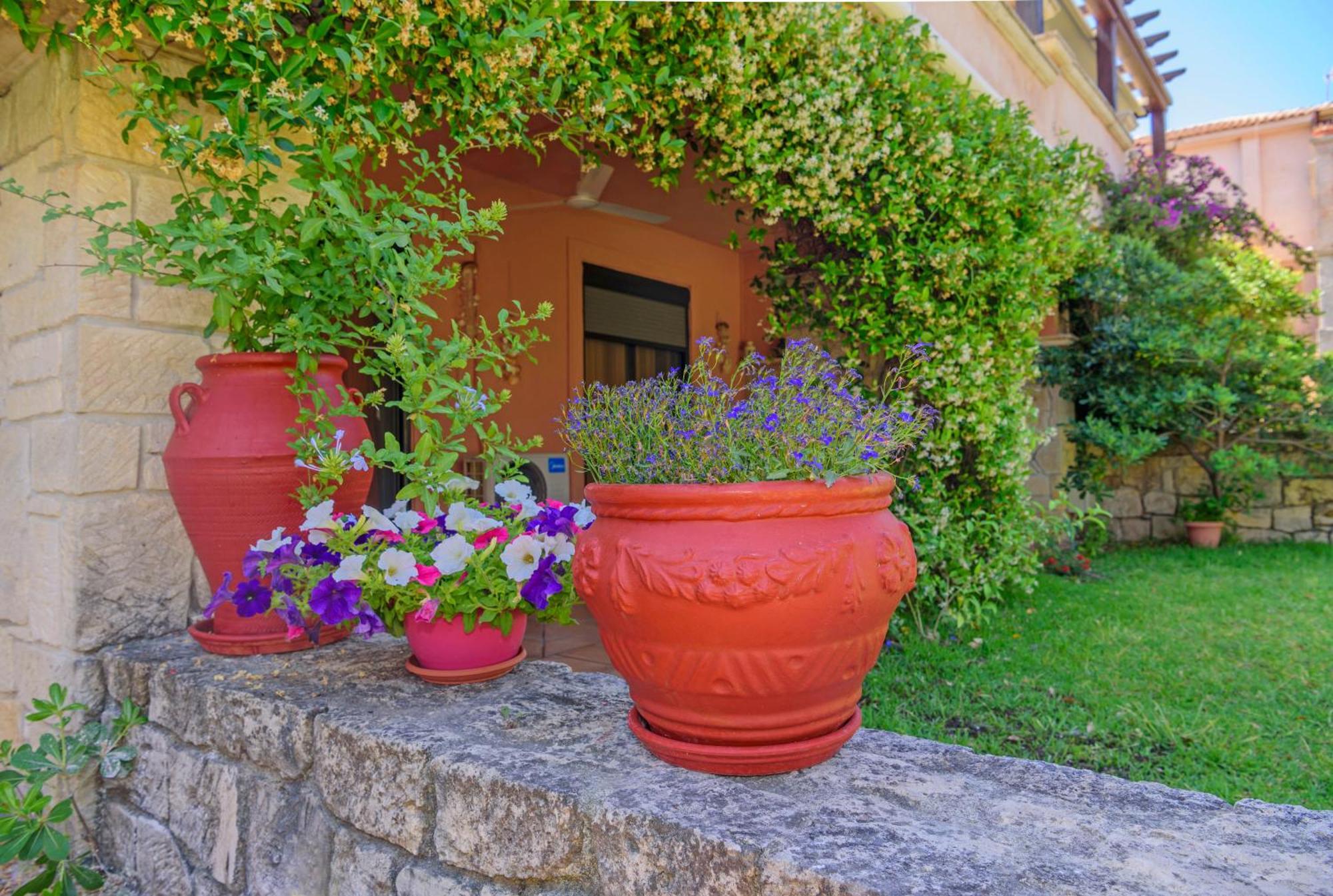 La Luna House Pefkochori Bagian luar foto